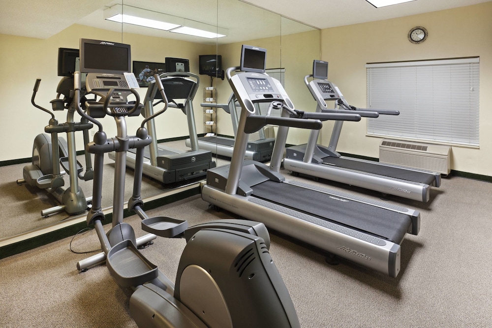 Fairfield Inn Suites Charlotte Arrowood 12/24