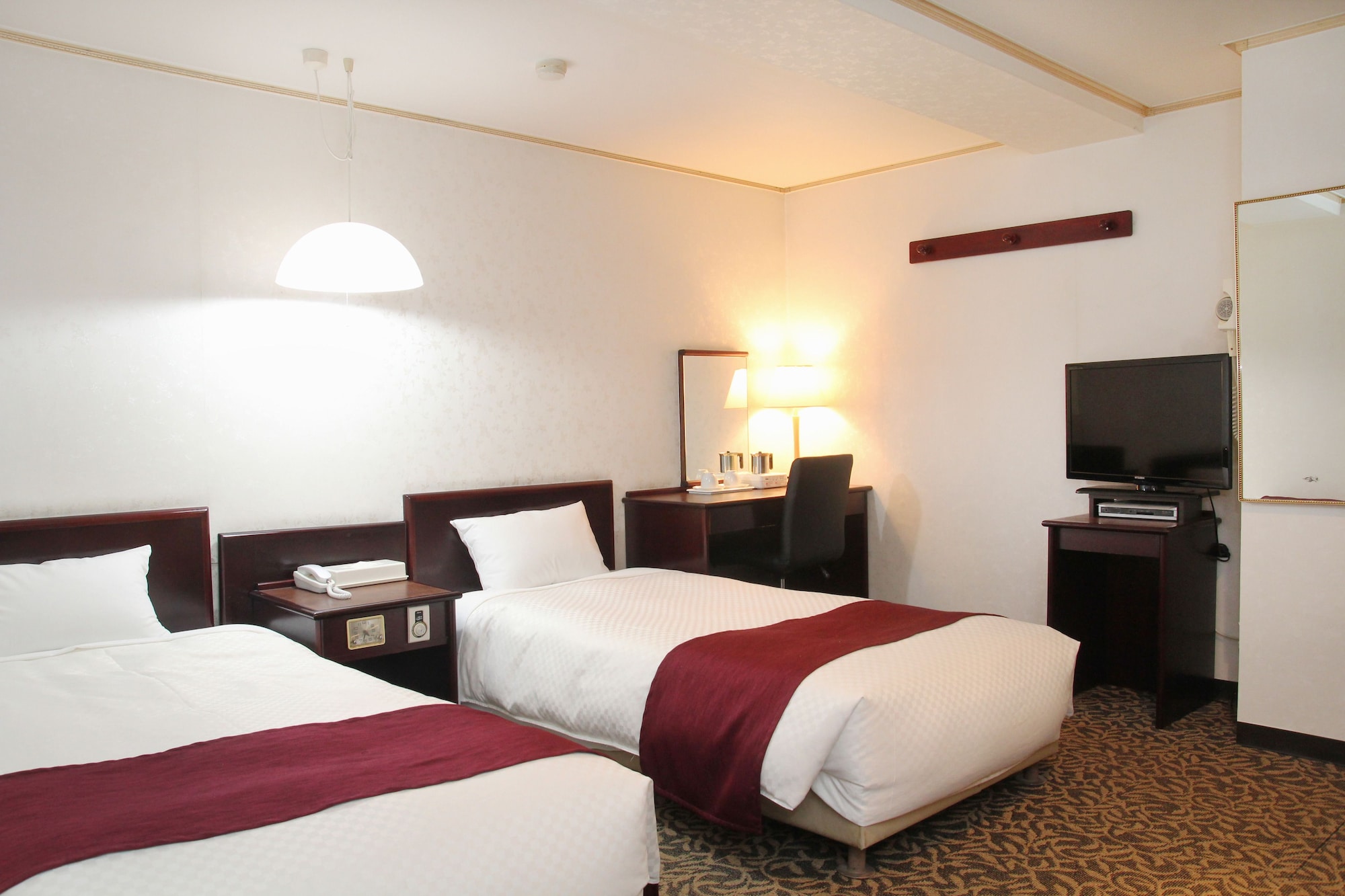 ROOM, TWIN BEDS