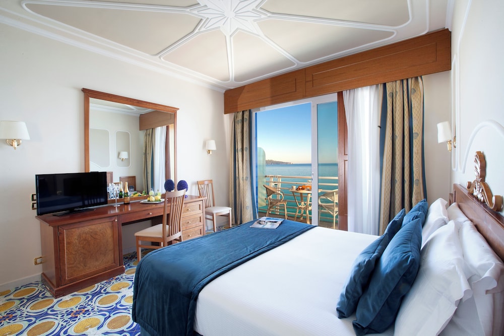 STANDARD, DOUBLE BED, SEA VIEW, BALCONY