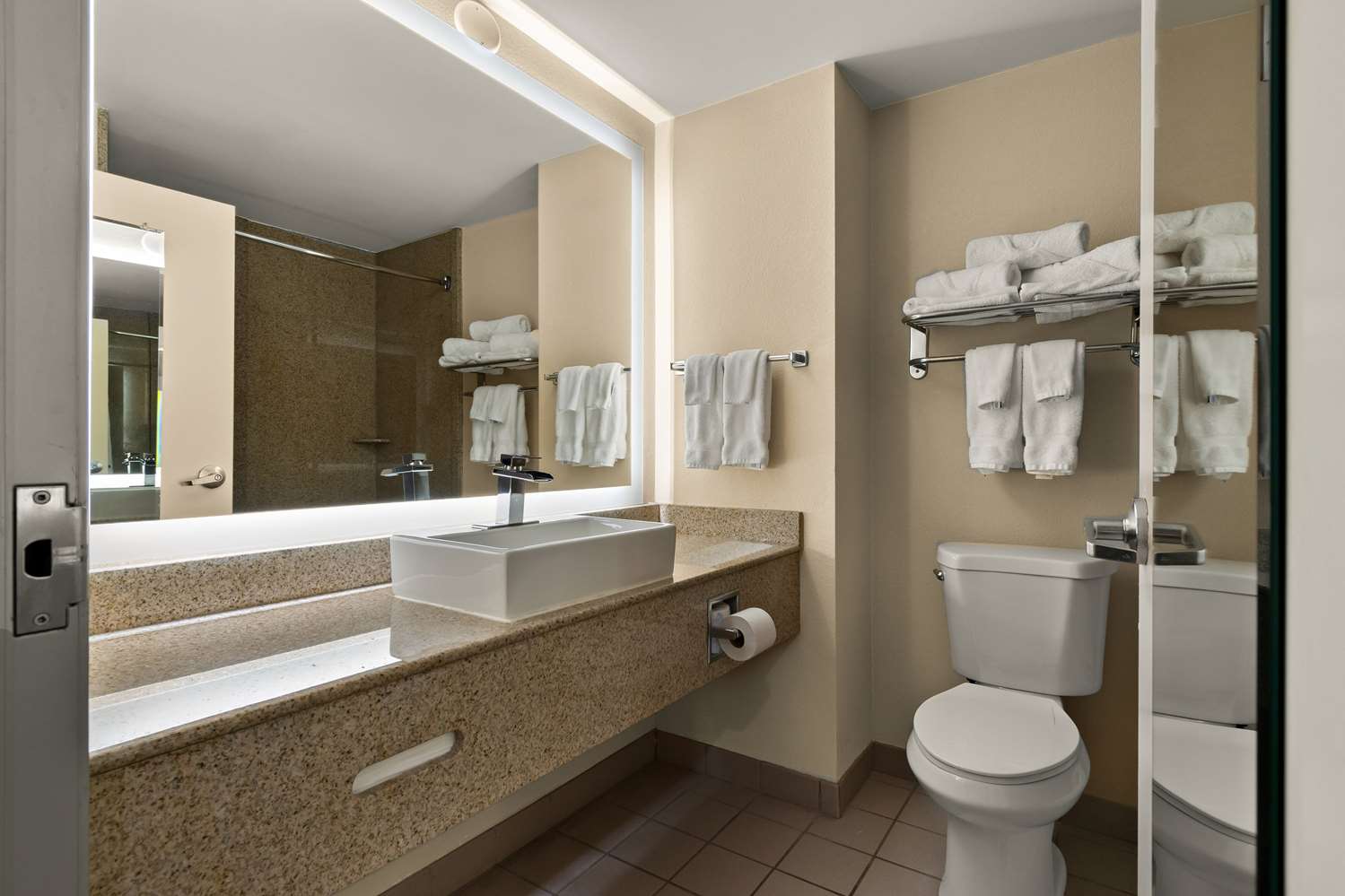 Ramada By Wyndham Harrisburg/Hershey Area 54/59