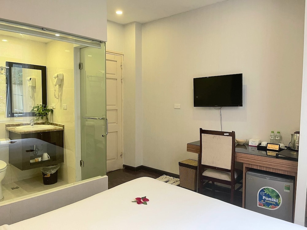 Golden Moon Suite Hotel 48/62