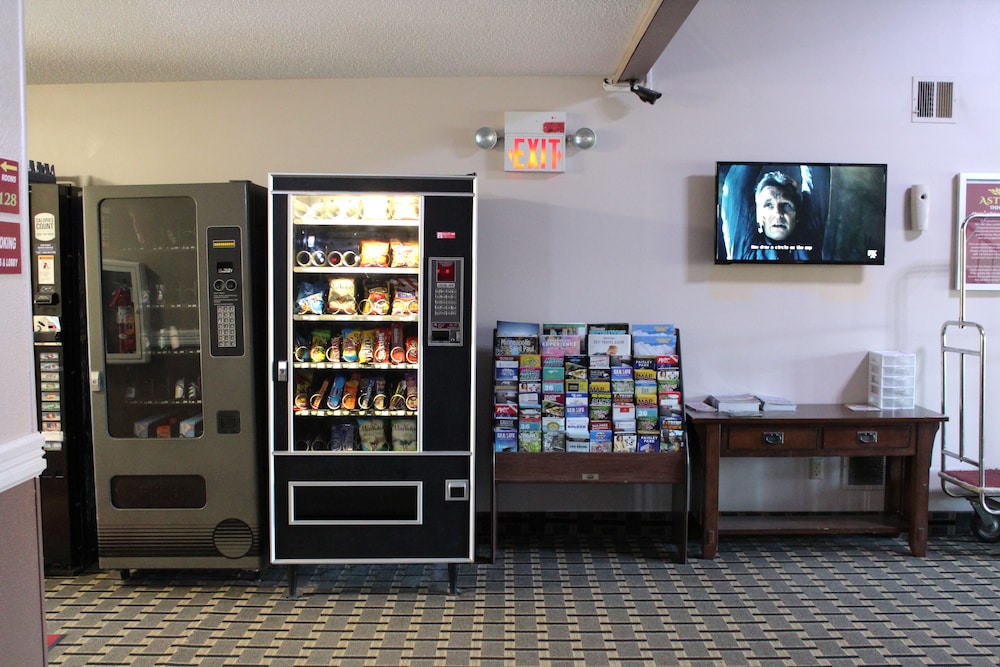 Coratel Inn and Suites Maple Grove 31/50