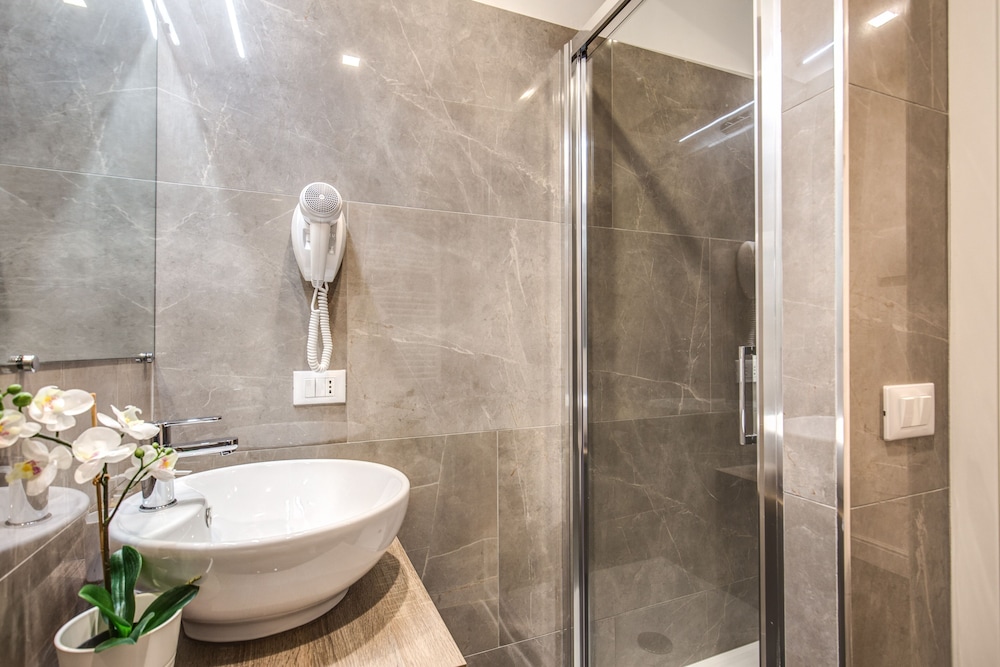 River Luxury Suites 24/25