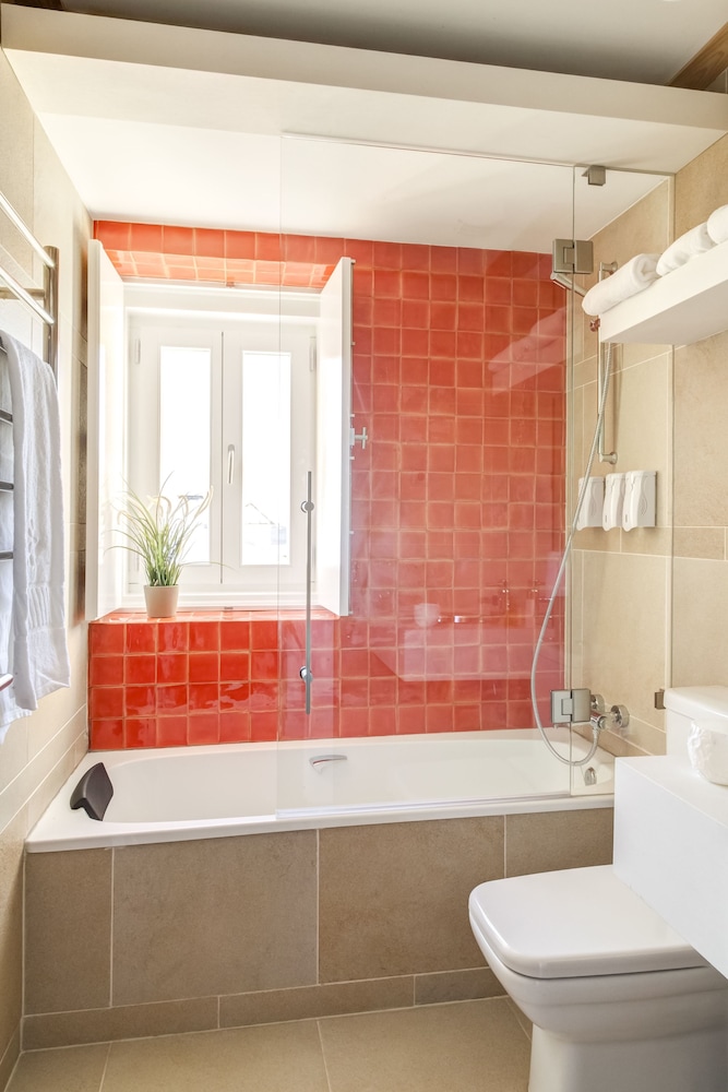 Palacio Camoes Lisbon Serviced Apartments 47/50