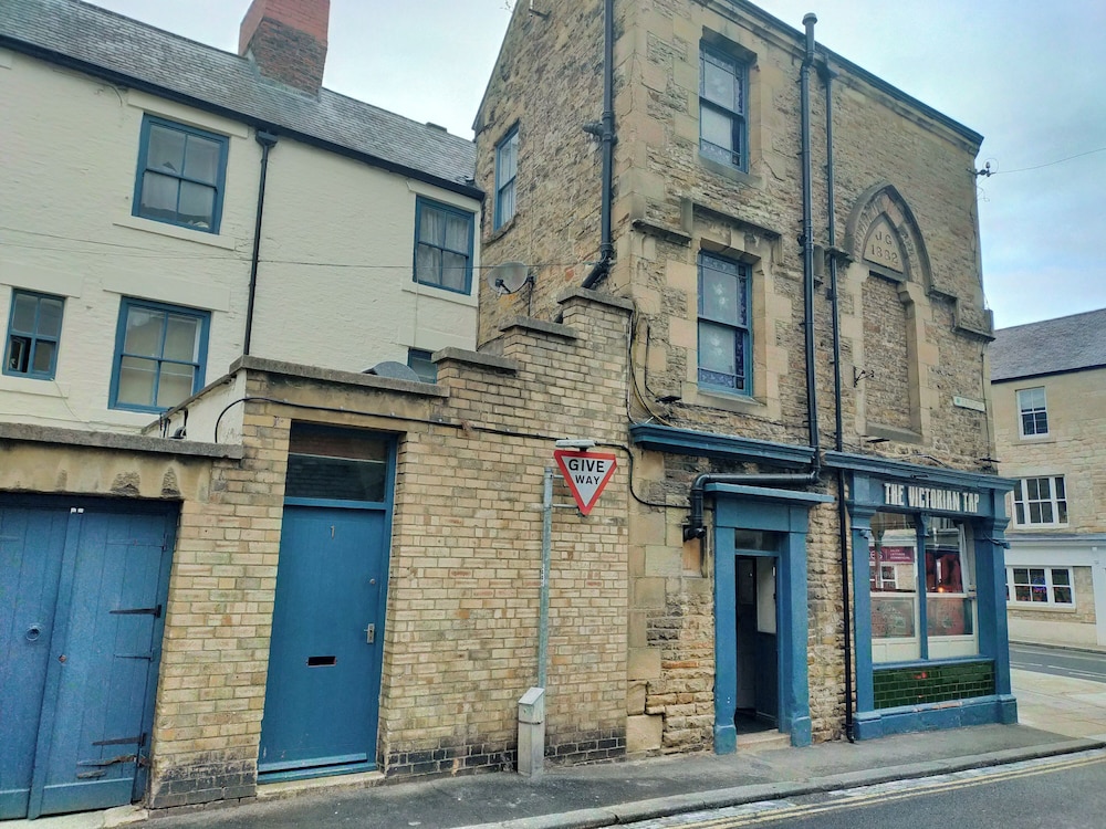 OYO The Victorian Tap B&B 23/28