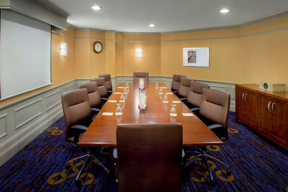 Boston Woburn Burlington Hotel 40/49