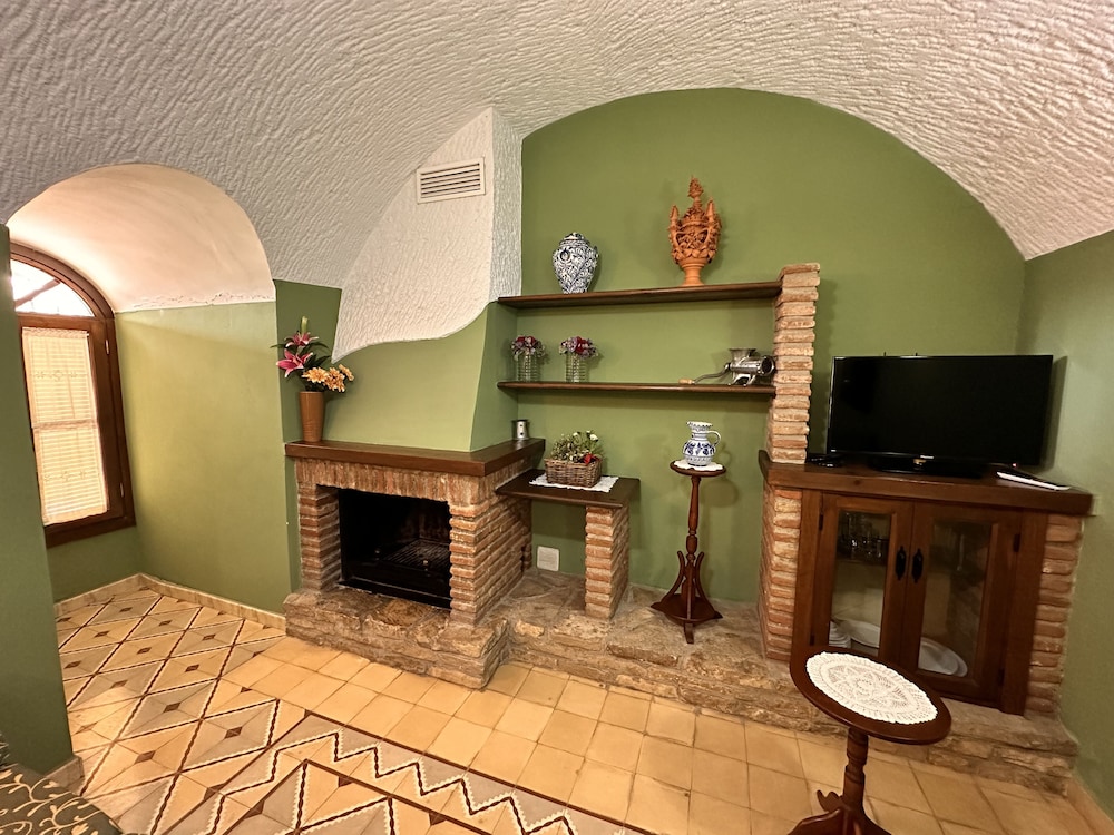 Cuevas La Granja 38/50