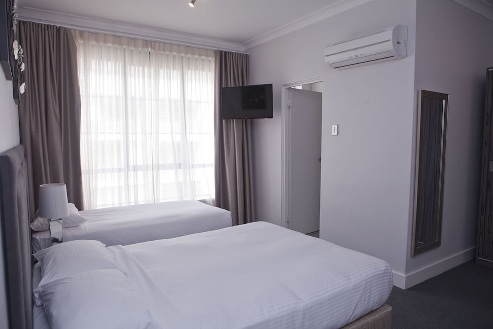 SAVOY DOUBLE BAY HOTEL 13/44