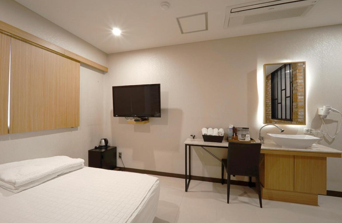 Nampo Comma Hotel 3/48