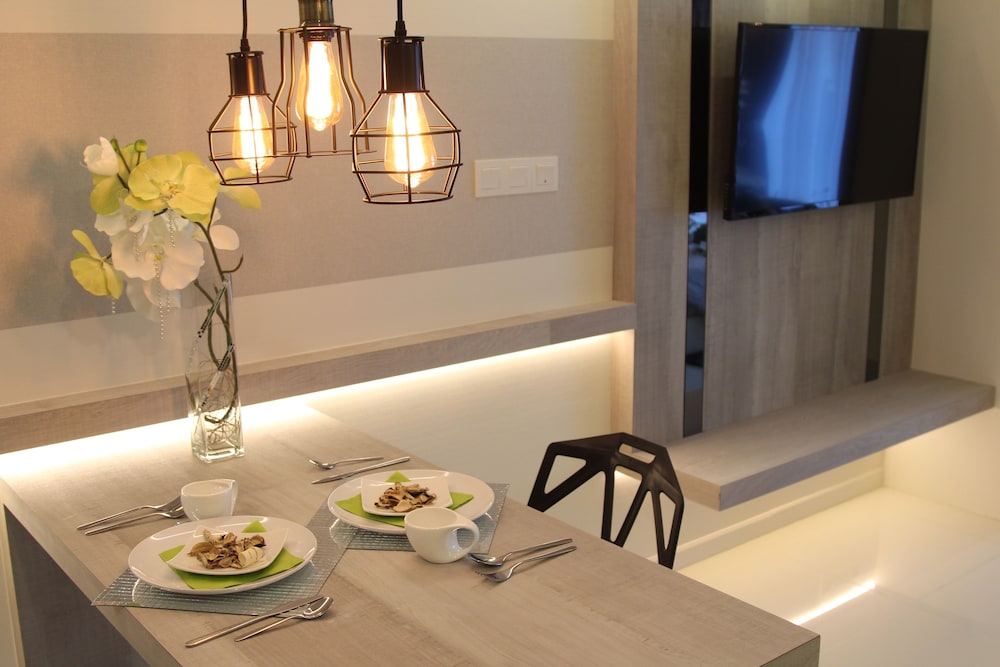 Summer Suites Residences By Subhome 64/68