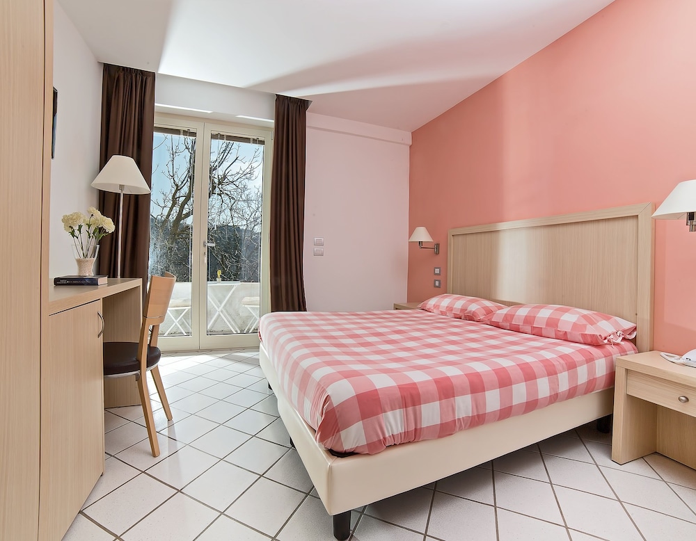 De Maria House Bed Breakfast 6/44