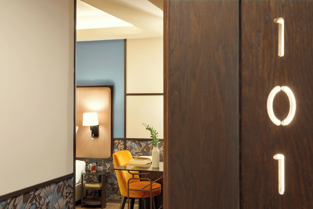Zeus Essence Athens Central, Trademark Collection by Wyndham 34/63