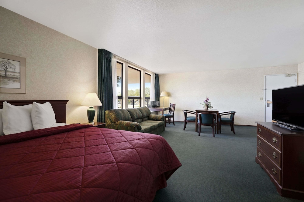 Days Inn by Wyndham Gilroy 6/21