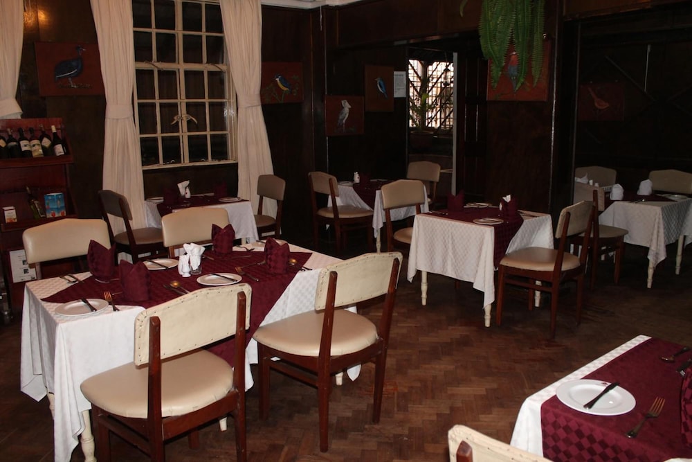 OAKWOOD HOTEL 38/53