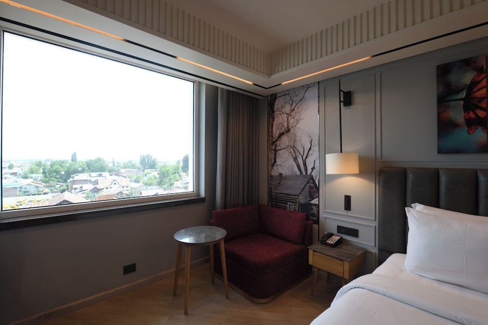 Ramada Encore by Wyndham Rajbagh Srinagar 48/64