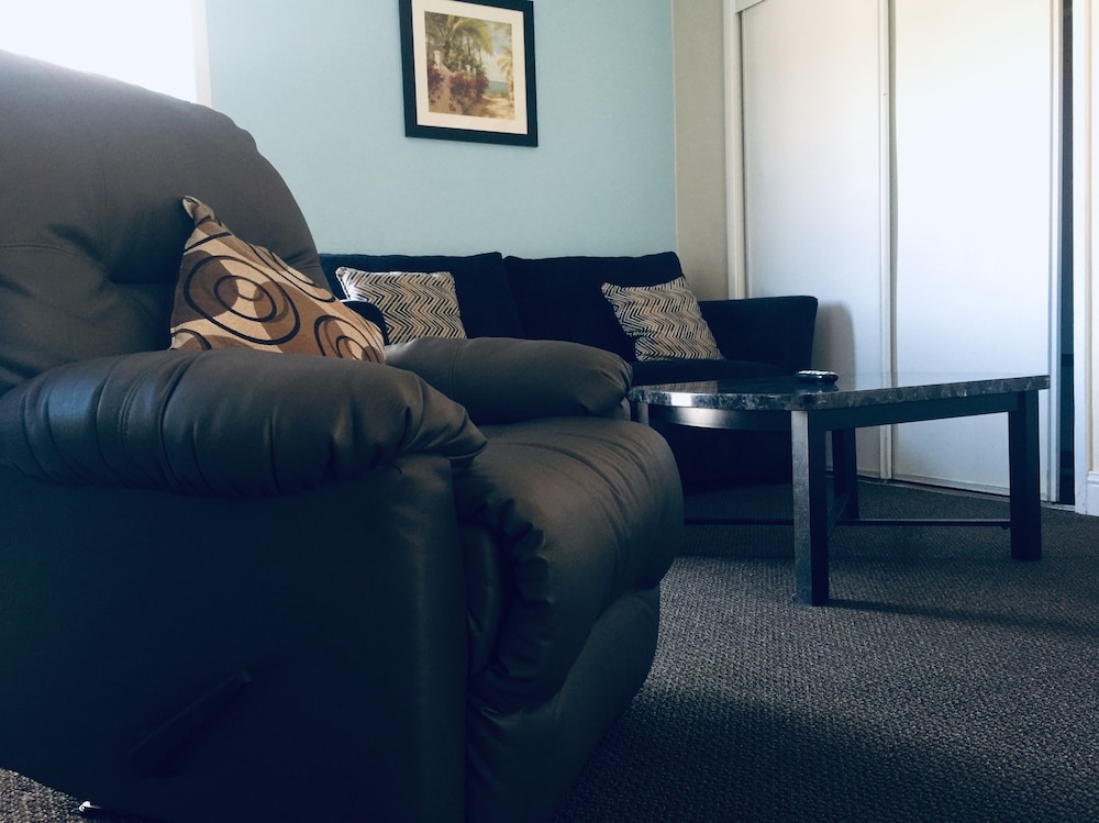 DOLPHIN COVE MOTEL 27/69