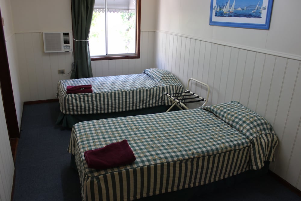BRISBANE MANOR HOTEL 29/60