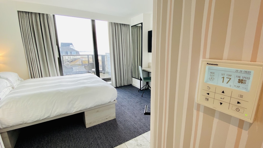 The View Hotel 26/65