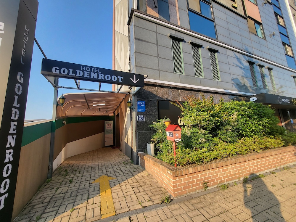Goldenroot Hotel In Gimhae 32/35