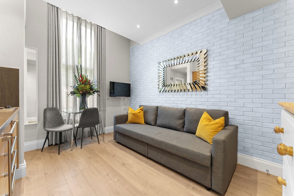 Guilford Street Apartments 31/50