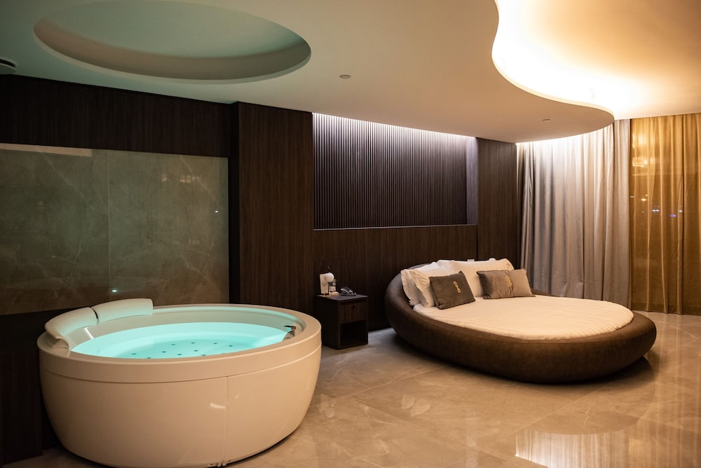 Gold Tower Lifestyle Hotel 38/60