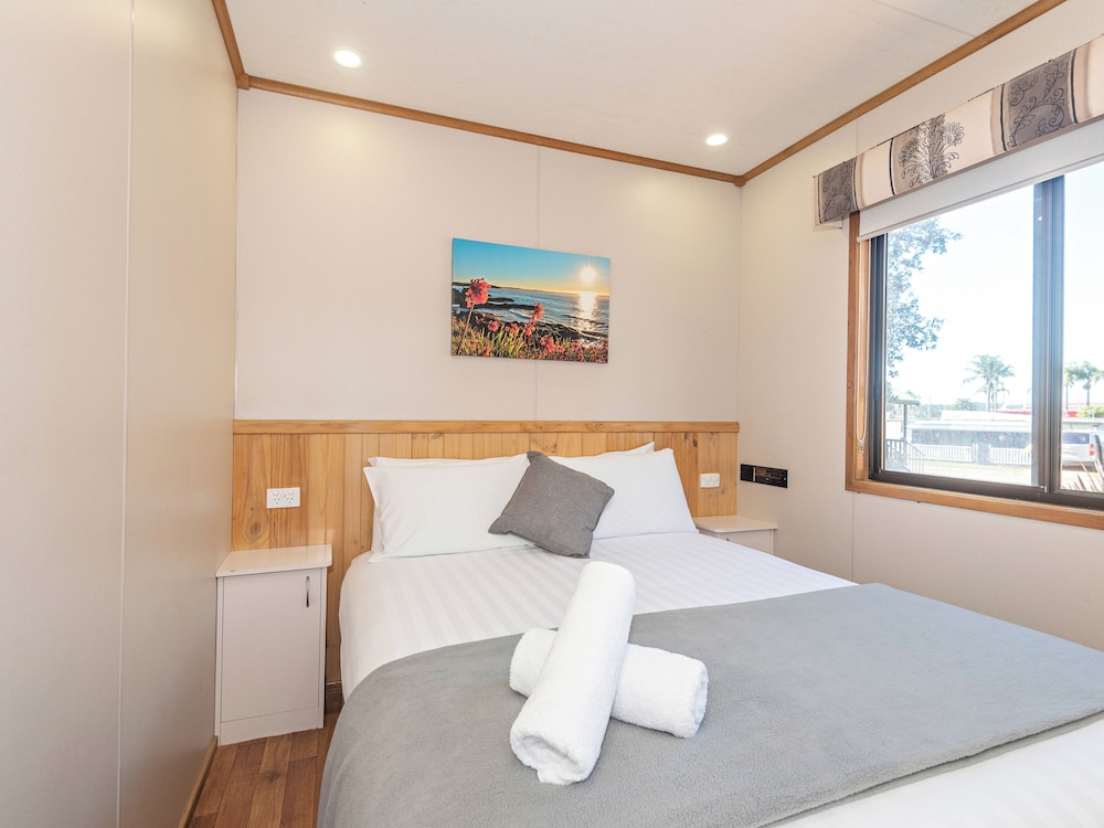 2 Bedrooms, Superior, Cabin, 1 Queen and 1 Bunk Bed, River Front