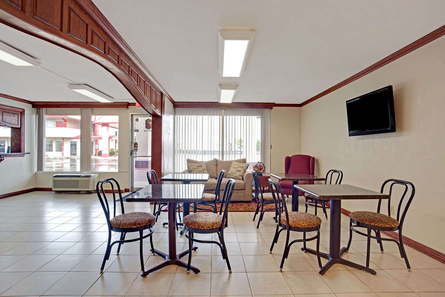 Super 8 by Wyndham Oklahoma/Frontier City 6/10