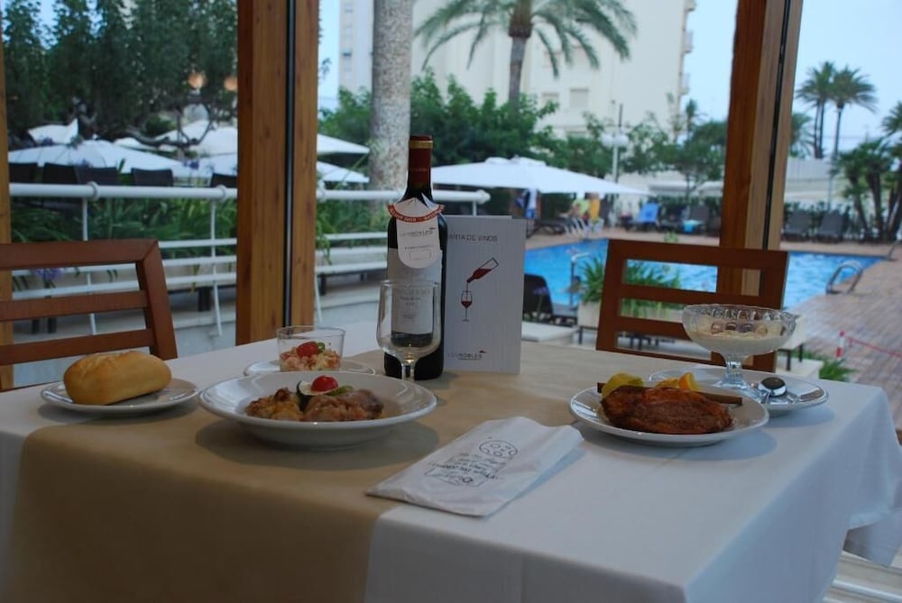 Hotel Los Robles 27/33