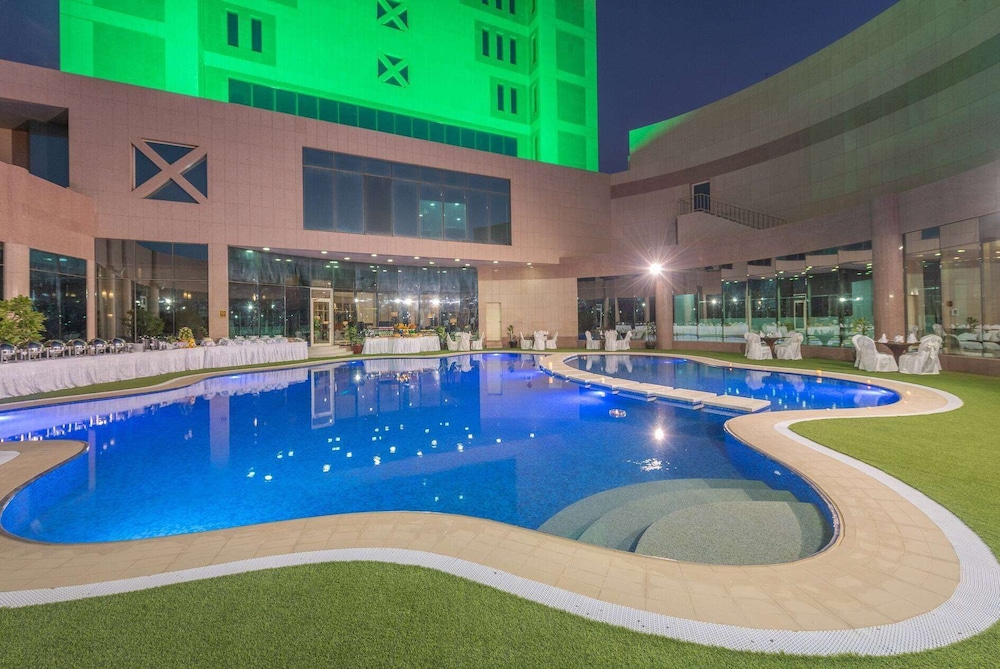 فندق رامادا القصيم(Ramada by Wyndham Al Qassim) 72/74