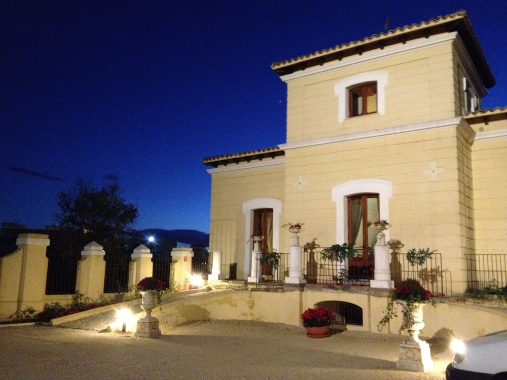 Villa Calandrino Hotel 2/65
