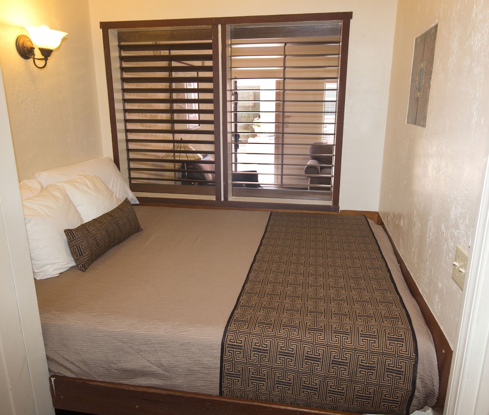 Capitola Venetian Hotel 44/60