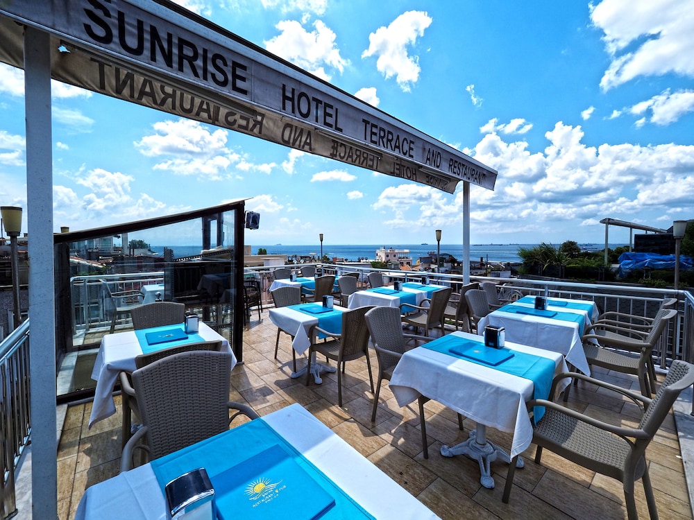 SUNRISE HOTEL 3/48