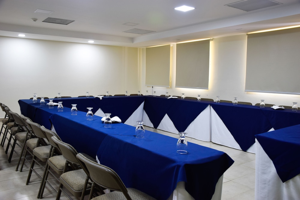 Gardenia Inn Hotel 60/67