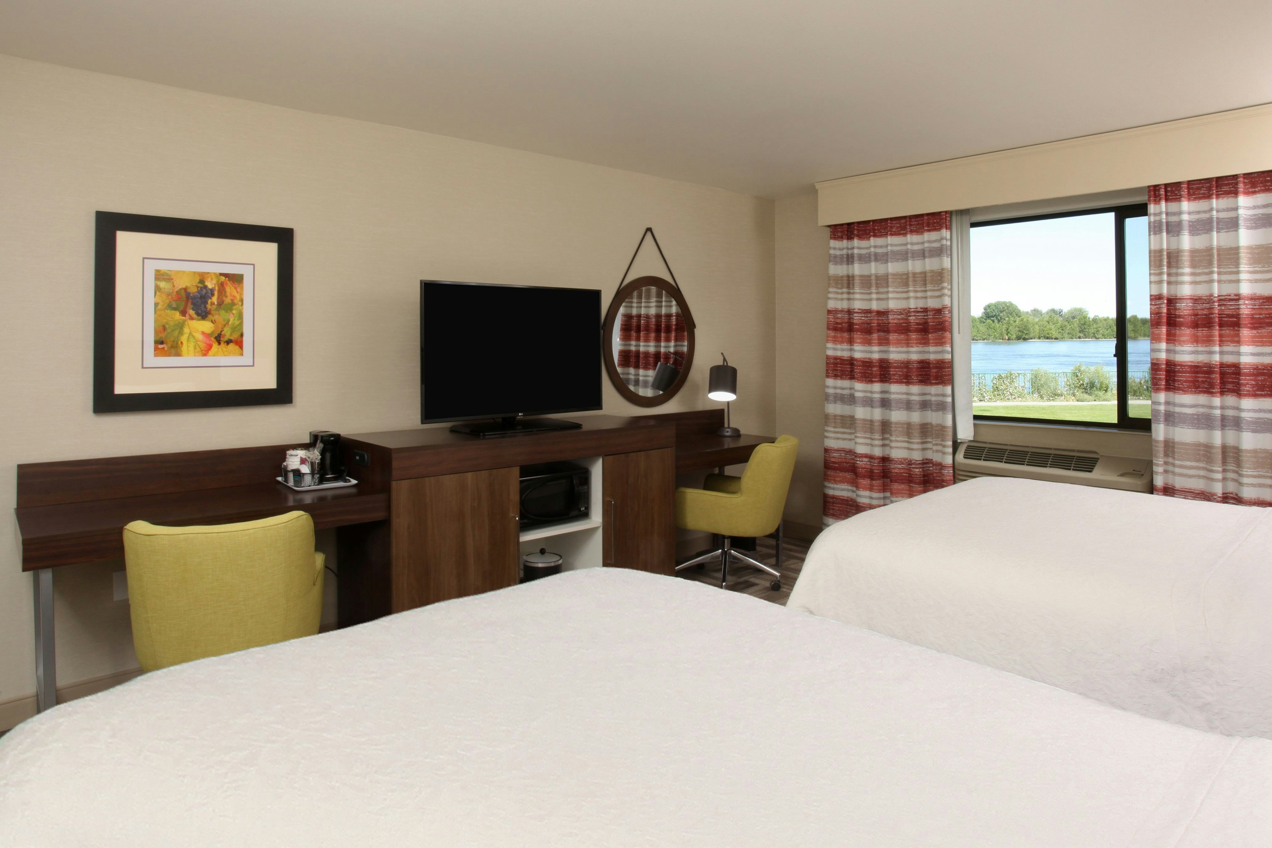 Room, 2 Queen Beds, River View, No Balcony