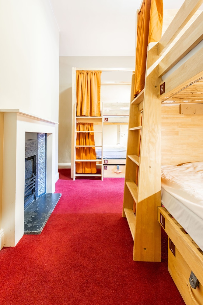 Palmers Lodge Swiss Cottage 32/72