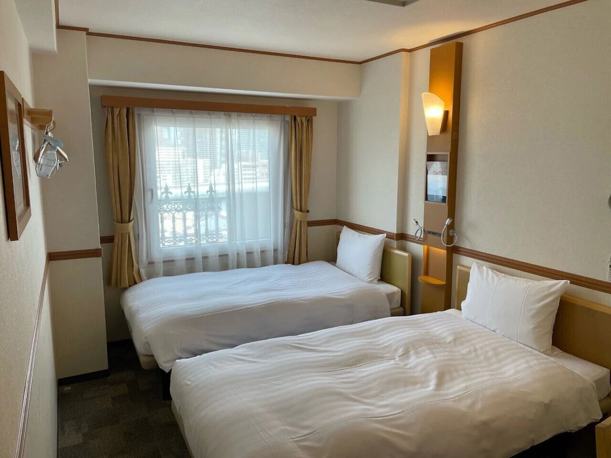 STANDARD, TWIN BEDS, SMOKING
