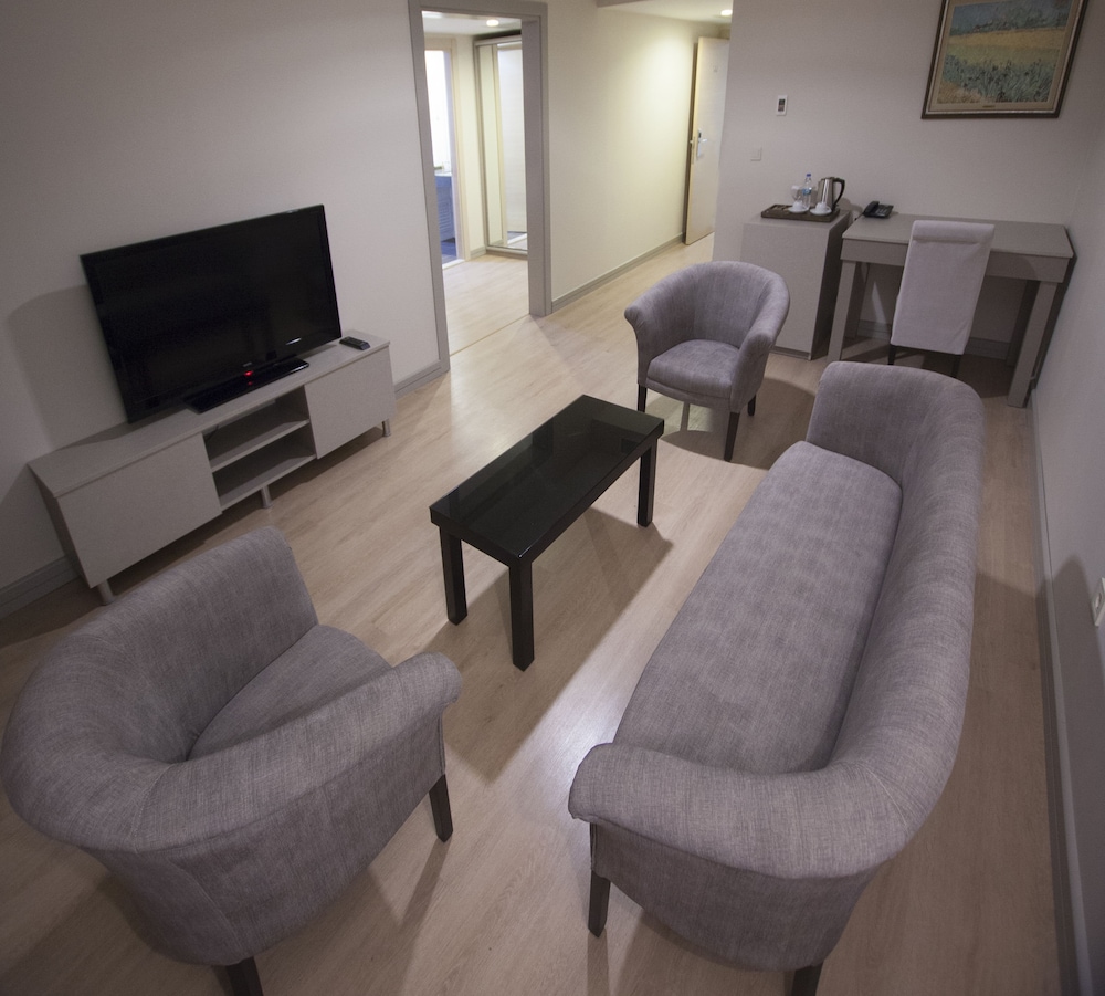 ZINOS HOTEL 18/37