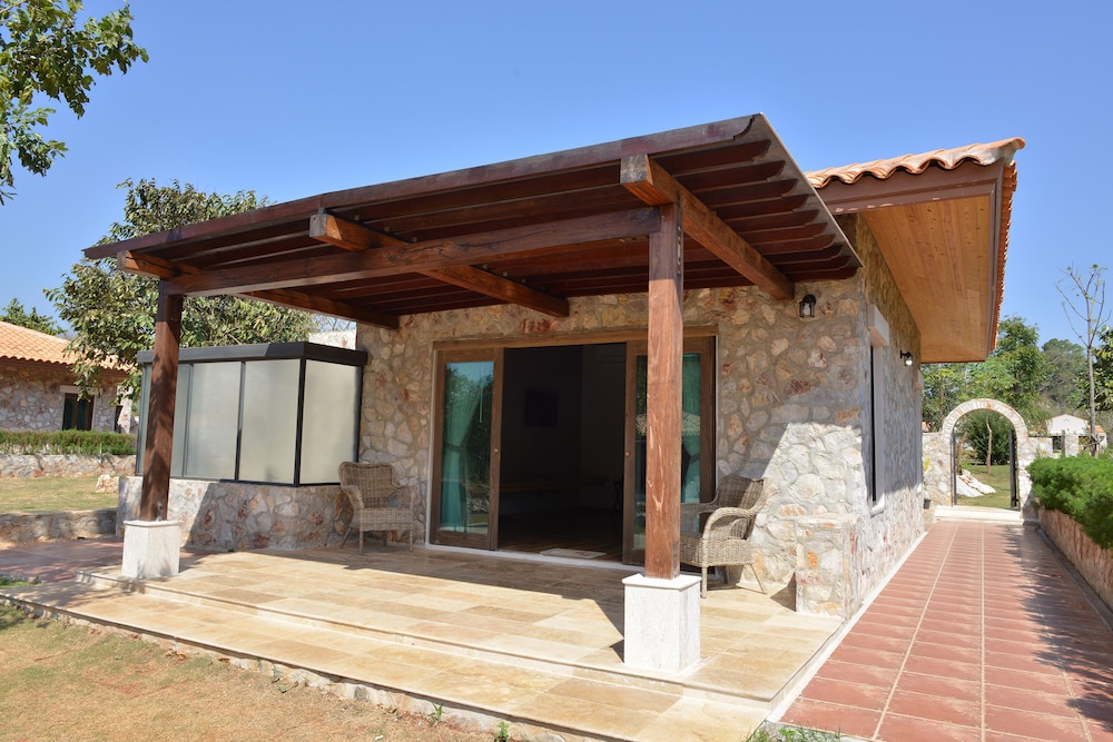 Mela Garden Retreat Cottage 14/75