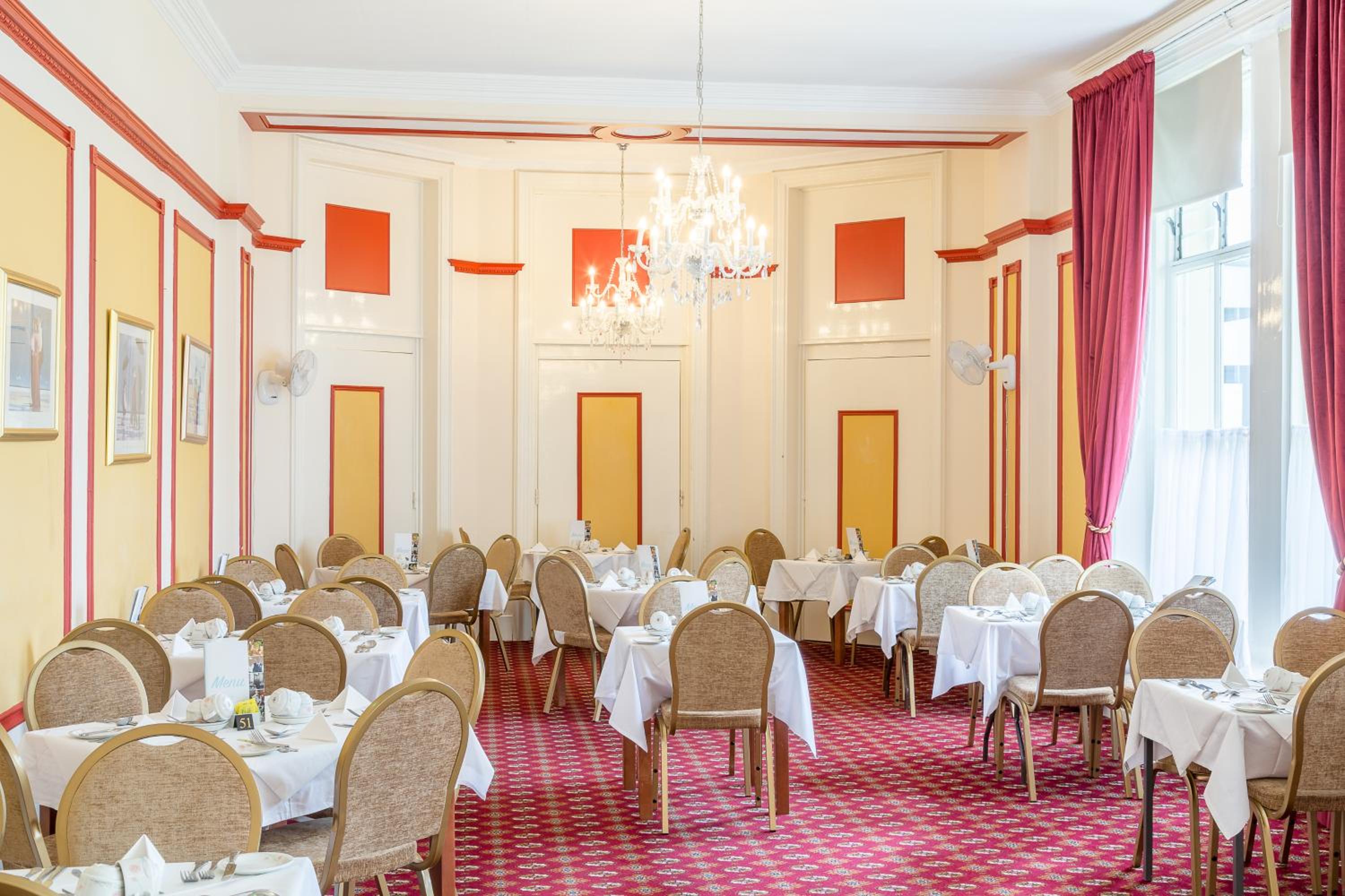 Queens Hotel 20/23