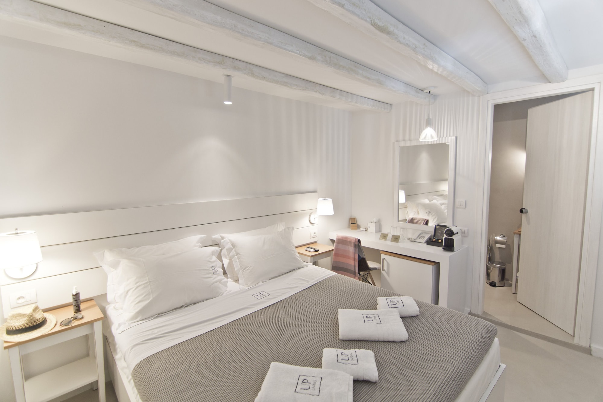 ECONOMY, DOUBLE BED