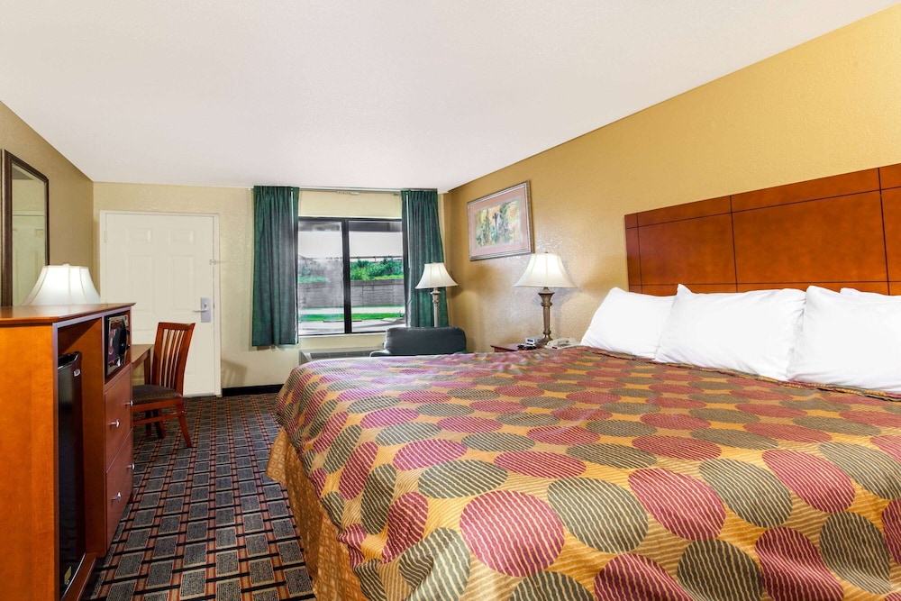 Days Inn by Wyndham Lebanon 13/35