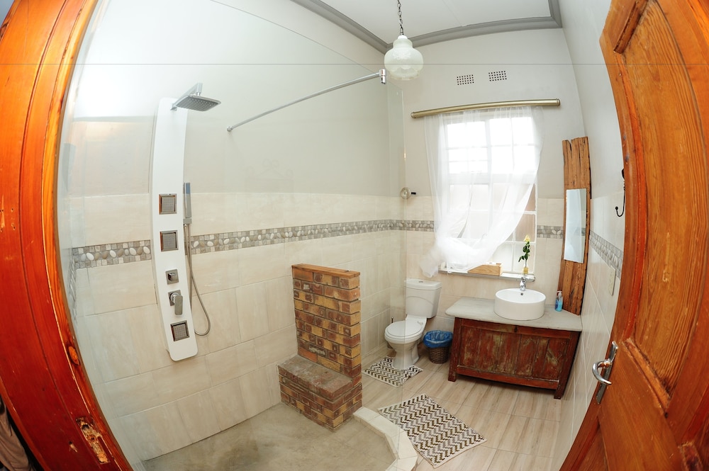 Bo Kamer Guesthouse 50/50
