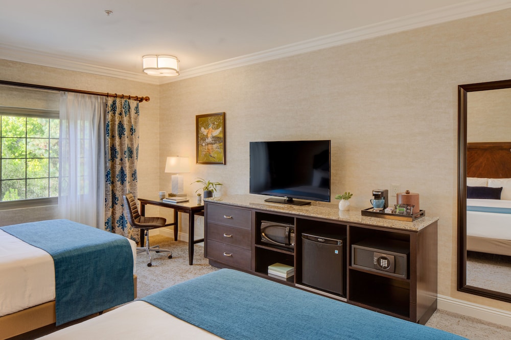 Ayres Suites Diamond Bar 24/65
