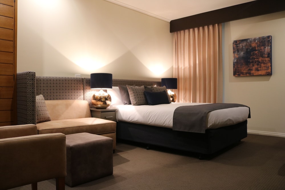 Sovereign Park Motor Inn 17/37