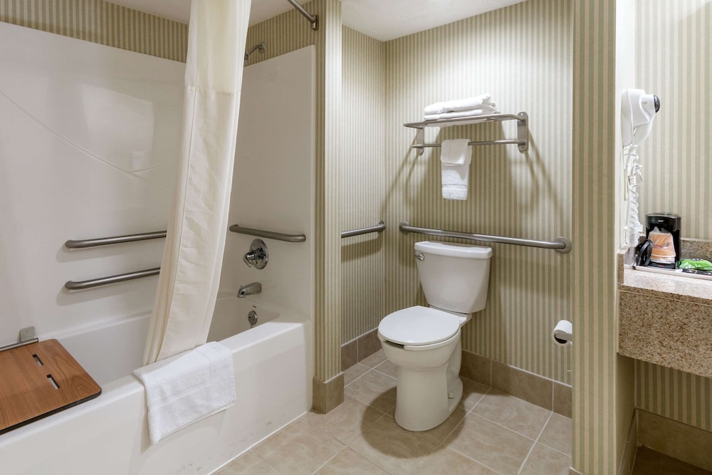Econo Lodge Huntington - Barboursville University Area 34/34