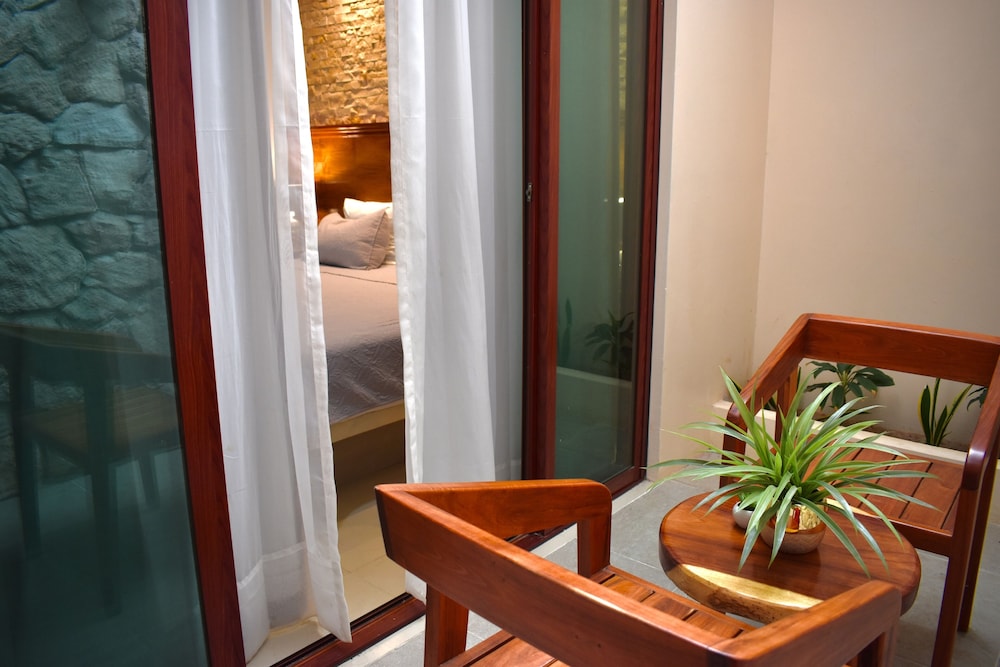 El Zaguán Colonial 13/50