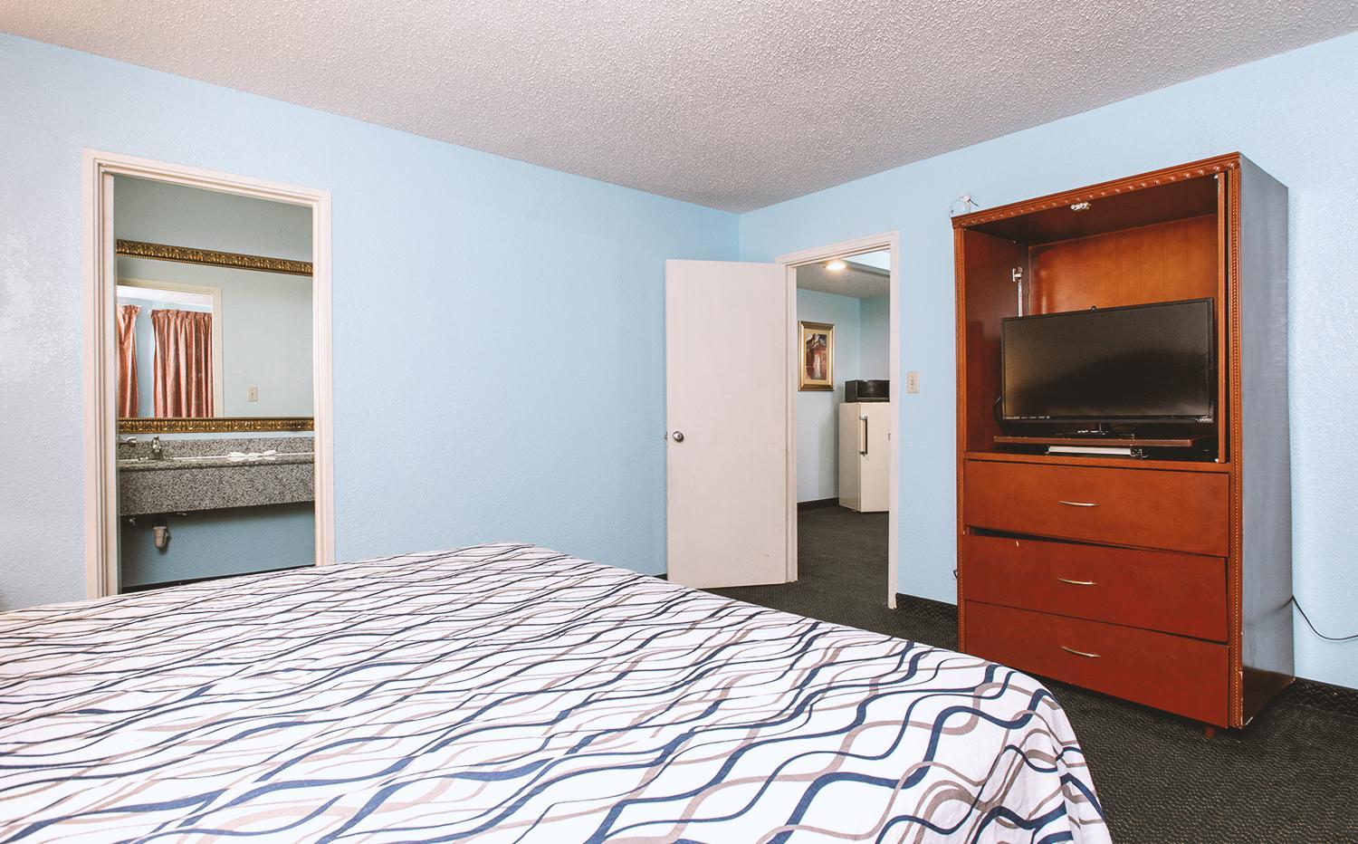 Sky-Palace Inn & Suites Wichita East 12/30