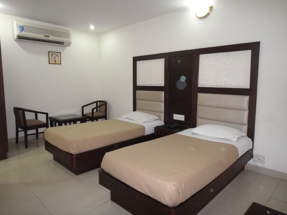 Hotel Orbit 11/52