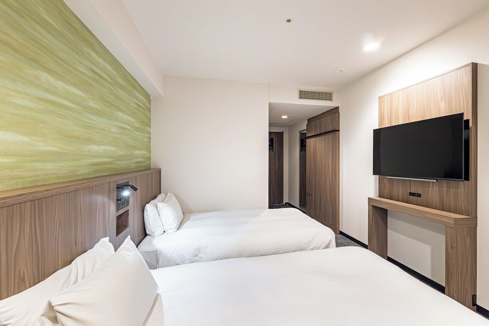 RENOVATED, TWIN BEDS