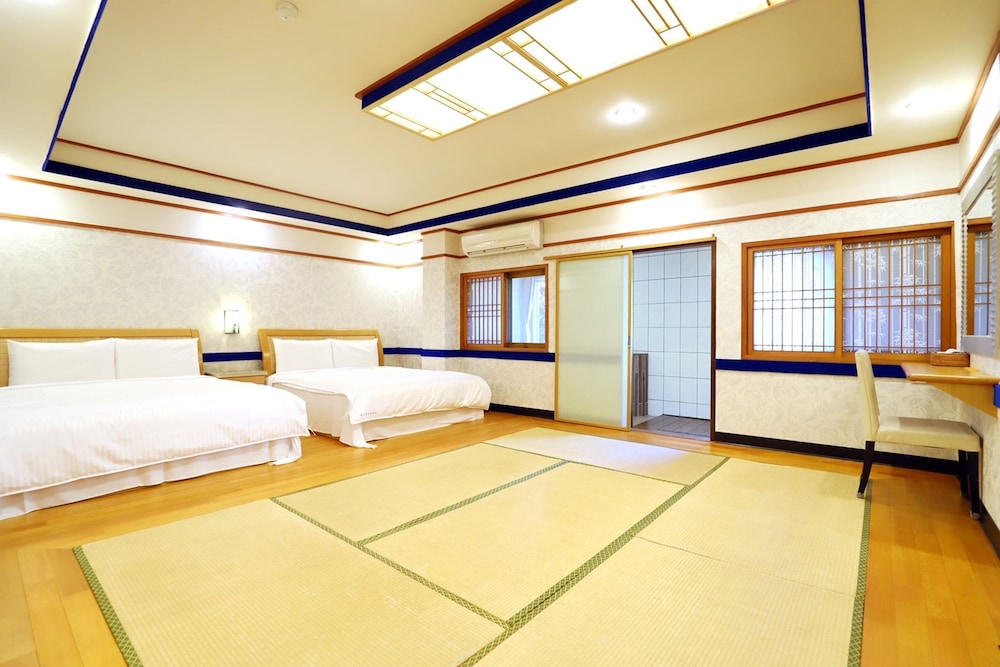Gorgeous Hot Spring Resort 9/50